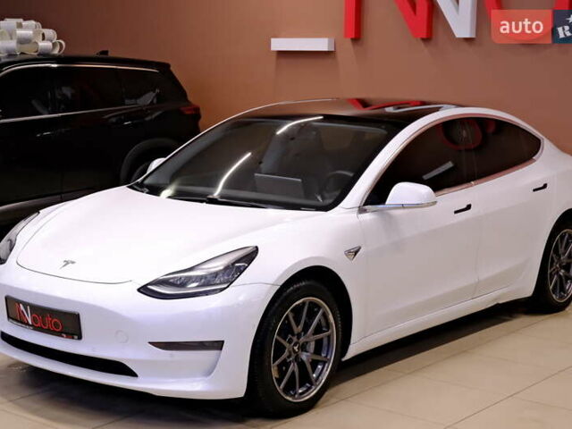 Белый Тесла Модель 3, объемом двигателя 0 л и пробегом 54 тыс. км за 15900 $, фото 2 на Automoto.ua