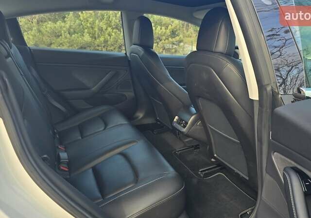 Белый Тесла Модель 3, объемом двигателя 0 л и пробегом 45 тыс. км за 16500 $, фото 10 на Automoto.ua