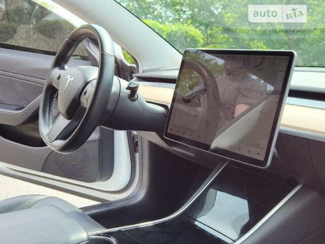 Белый Тесла Модель 3, объемом двигателя 0 л и пробегом 135 тыс. км за 17200 $, фото 15 на Automoto.ua