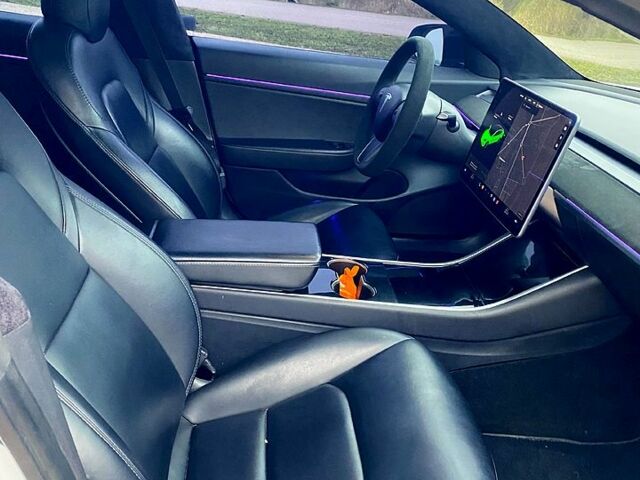 Белый Тесла Модель 3, объемом двигателя 0.44 л и пробегом 0 тыс. км за 19000 $, фото 8 на Automoto.ua