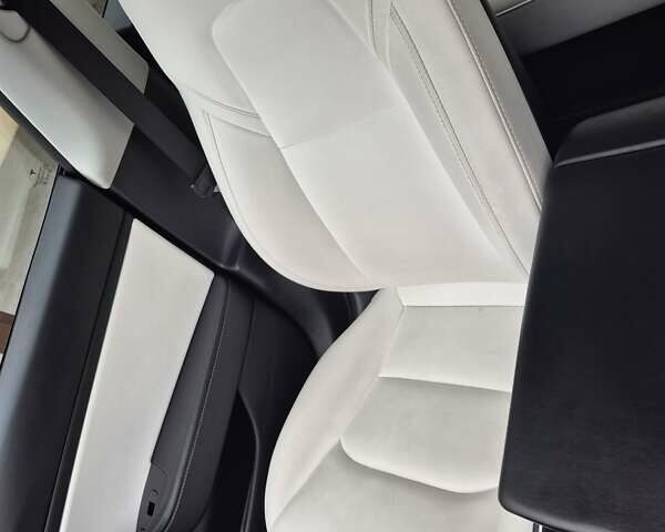 Білий Тесла Модель 3, об'ємом двигуна 0 л та пробігом 85 тис. км за 12000 $, фото 11 на Automoto.ua