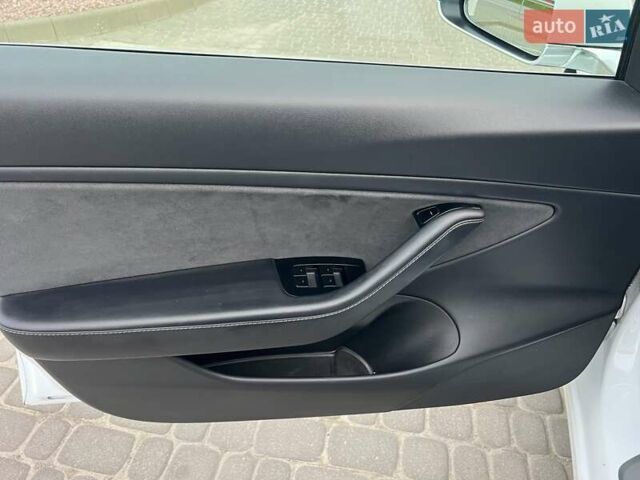 Білий Тесла Модель 3, об'ємом двигуна 0 л та пробігом 107 тис. км за 17500 $, фото 13 на Automoto.ua