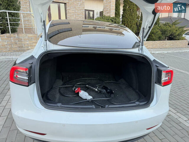 Белый Тесла Модель 3, объемом двигателя 0 л и пробегом 95 тыс. км за 17500 $, фото 4 на Automoto.ua