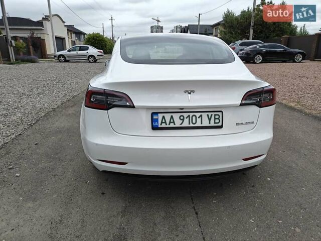 Білий Тесла Модель 3, об'ємом двигуна 0 л та пробігом 137 тис. км за 18600 $, фото 2 на Automoto.ua