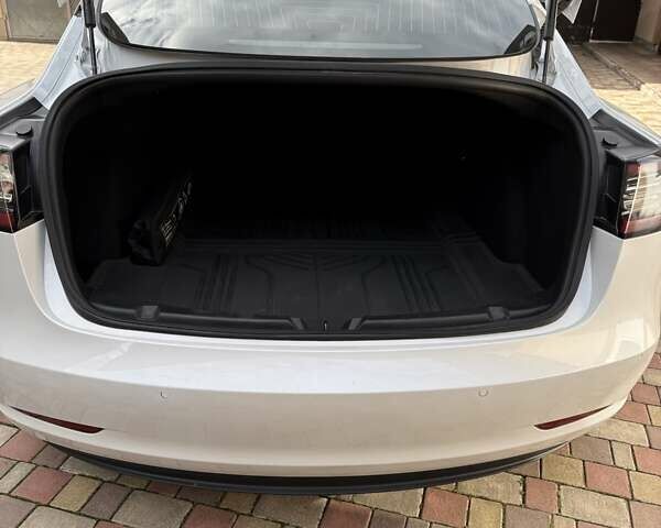 Белый Тесла Модель 3, объемом двигателя 0 л и пробегом 143 тыс. км за 18900 $, фото 31 на Automoto.ua