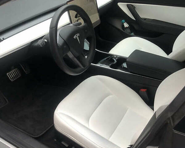 Белый Тесла Модель 3, объемом двигателя 0 л и пробегом 30 тыс. км за 15000 $, фото 5 на Automoto.ua