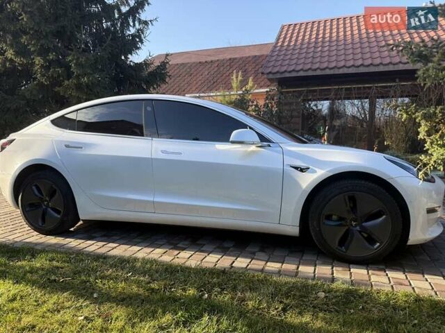 Белый Тесла Модель 3, объемом двигателя 0 л и пробегом 49 тыс. км за 21000 $, фото 3 на Automoto.ua