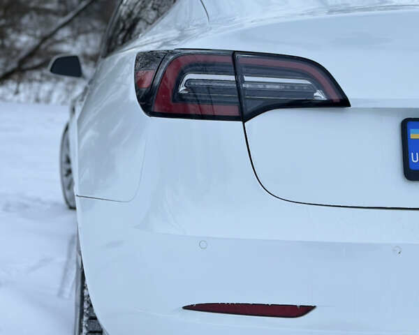 Белый Тесла Модель 3, объемом двигателя 0 л и пробегом 60 тыс. км за 19399 $, фото 11 на Automoto.ua