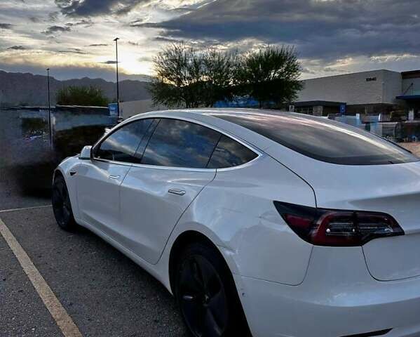 Белый Тесла Модель 3, объемом двигателя 0 л и пробегом 129 тыс. км за 4900 $, фото 2 на Automoto.ua