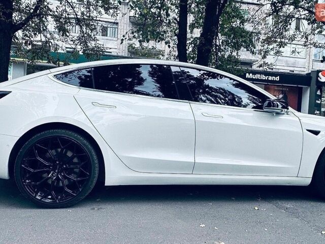 Белый Тесла Модель 3, объемом двигателя 0 л и пробегом 130 тыс. км за 17500 $, фото 4 на Automoto.ua