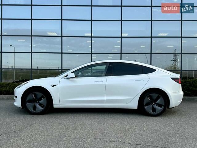 Белый Тесла Модель 3, объемом двигателя 0 л и пробегом 199 тыс. км за 16600 $, фото 1 на Automoto.ua
