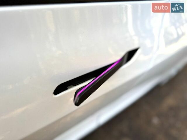 Белый Тесла Модель 3, объемом двигателя 0 л и пробегом 169 тыс. км за 18900 $, фото 11 на Automoto.ua