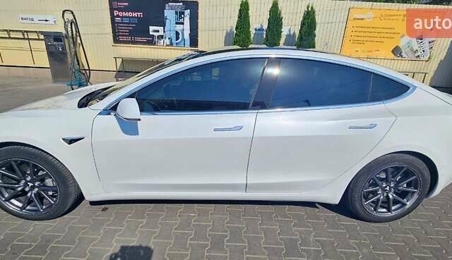 Білий Тесла Модель 3, об'ємом двигуна 0 л та пробігом 87 тис. км за 19000 $, фото 3 на Automoto.ua
