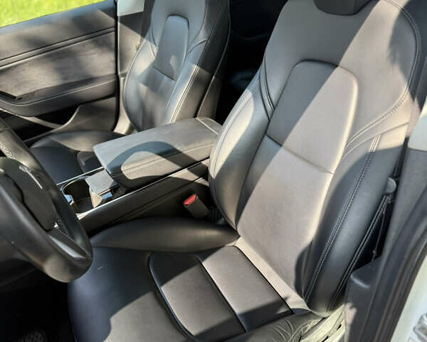 Белый Тесла Модель 3, объемом двигателя 0 л и пробегом 101 тыс. км за 14600 $, фото 41 на Automoto.ua