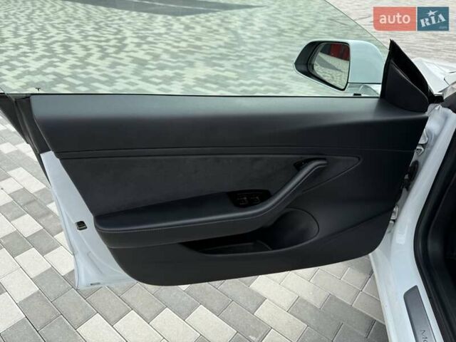 Белый Тесла Модель 3, объемом двигателя 0 л и пробегом 203 тыс. км за 17300 $, фото 29 на Automoto.ua