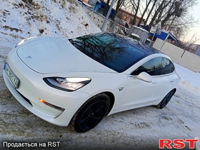 Белый Тесла Модель 3, объемом двигателя 0.2 л и пробегом 163 тыс. км за 13999 $, фото 2 на Automoto.ua