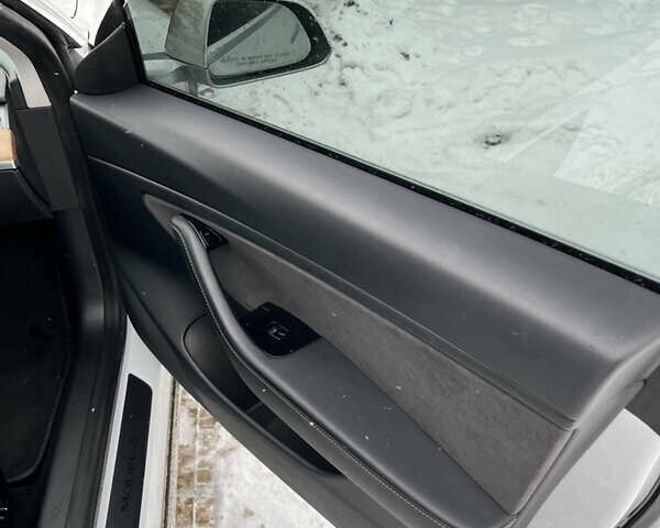 Белый Тесла Модель 3, объемом двигателя 0 л и пробегом 220 тыс. км за 16500 $, фото 26 на Automoto.ua