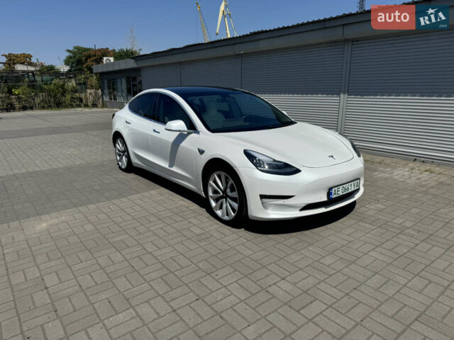 Белый Тесла Модель 3, объемом двигателя 0 л и пробегом 55 тыс. км за 19000 $, фото 2 на Automoto.ua