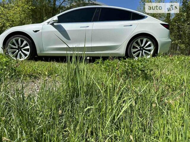 Білий Тесла Модель 3, об'ємом двигуна 0 л та пробігом 82 тис. км за 26200 $, фото 1 на Automoto.ua