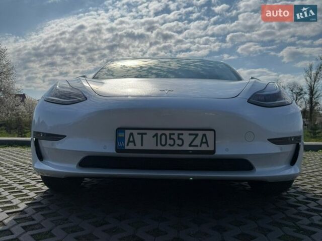 Белый Тесла Модель 3, объемом двигателя 0 л и пробегом 100 тыс. км за 13900 $, фото 1 на Automoto.ua