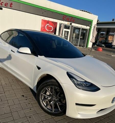 Белый Тесла Модель 3, объемом двигателя 0 л и пробегом 155 тыс. км за 16300 $, фото 3 на Automoto.ua