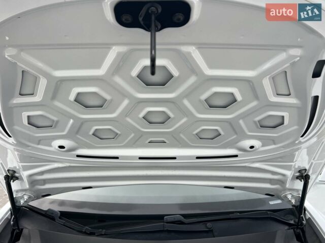 Белый Тесла Модель 3, объемом двигателя 0 л и пробегом 107 тыс. км за 15999 $, фото 12 на Automoto.ua