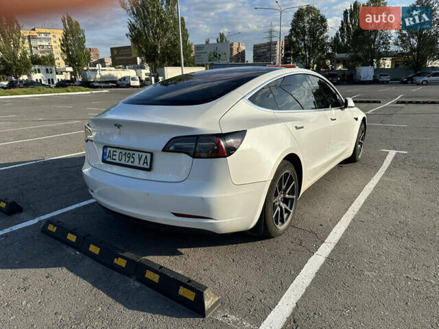 Белый Тесла Модель 3, объемом двигателя 0 л и пробегом 133 тыс. км за 16899 $, фото 3 на Automoto.ua