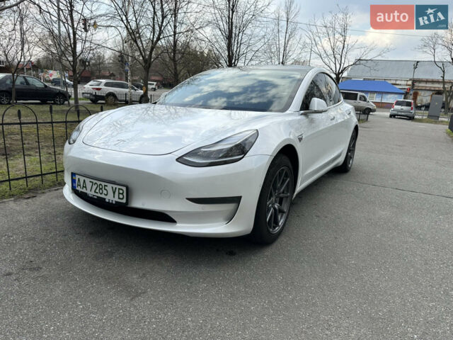 Белый Тесла Модель 3, объемом двигателя 0 л и пробегом 125 тыс. км за 15900 $, фото 1 на Automoto.ua