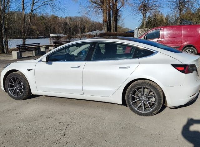 Білий Тесла Модель 3, об'ємом двигуна 0 л та пробігом 95 тис. км за 13500 $, фото 8 на Automoto.ua