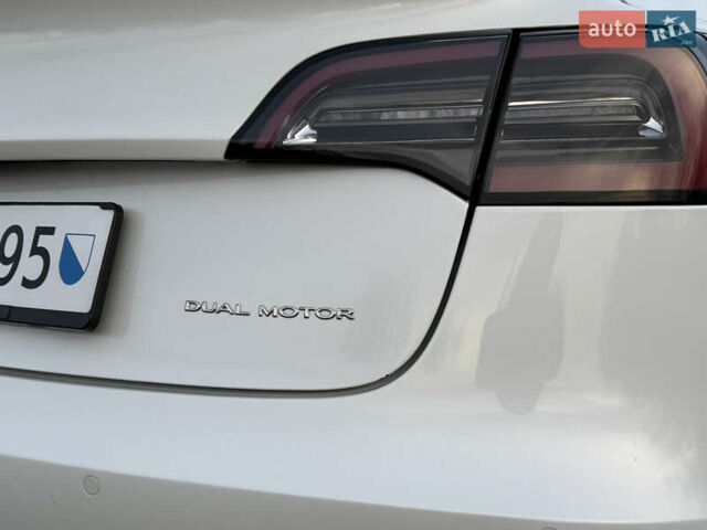 Белый Тесла Модель 3, объемом двигателя 0 л и пробегом 139 тыс. км за 17750 $, фото 11 на Automoto.ua