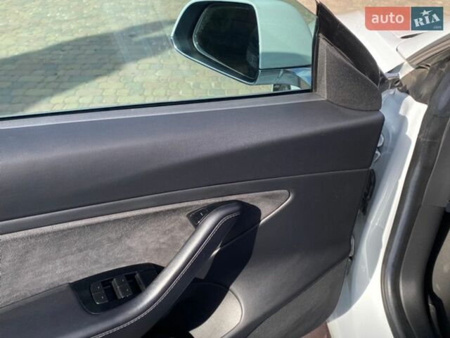 Белый Тесла Модель 3, объемом двигателя 0 л и пробегом 98 тыс. км за 17400 $, фото 5 на Automoto.ua