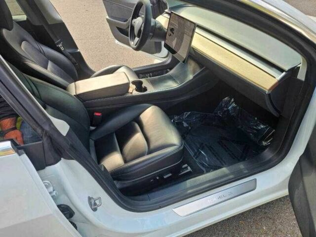 Білий Тесла Модель 3, об'ємом двигуна 0 л та пробігом 87 тис. км за 4900 $, фото 9 на Automoto.ua