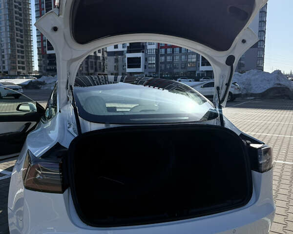 Белый Тесла Модель 3, объемом двигателя 0 л и пробегом 129 тыс. км за 16200 $, фото 15 на Automoto.ua