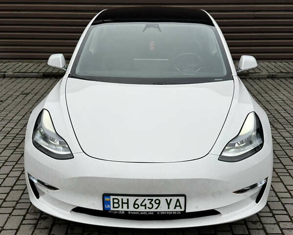 Белый Тесла Модель 3, объемом двигателя 0 л и пробегом 45 тыс. км за 15600 $, фото 2 на Automoto.ua