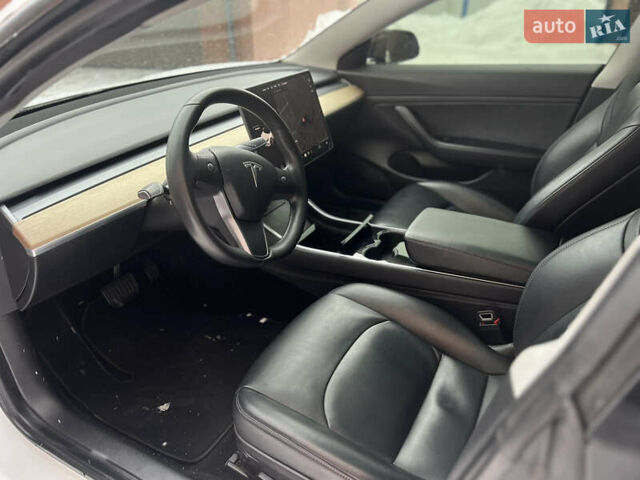 Белый Тесла Модель 3, объемом двигателя 0 л и пробегом 73 тыс. км за 17500 $, фото 29 на Automoto.ua