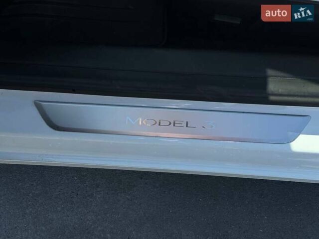 Білий Тесла Модель 3, об'ємом двигуна 0 л та пробігом 67 тис. км за 20499 $, фото 18 на Automoto.ua