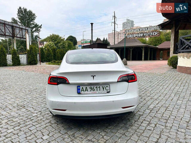Белый Тесла Модель 3, объемом двигателя 0 л и пробегом 150 тыс. км за 10500 $, фото 4 на Automoto.ua