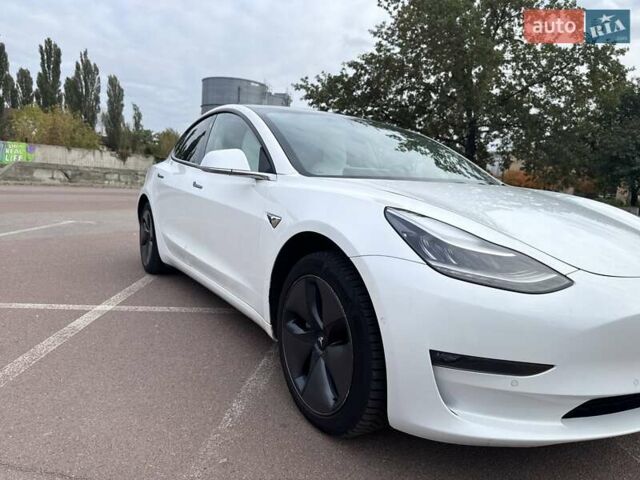 Білий Тесла Модель 3, об'ємом двигуна 0 л та пробігом 80 тис. км за 16999 $, фото 1 на Automoto.ua