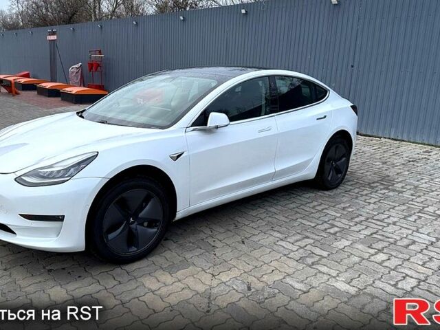 Белый Тесла Модель 3, объемом двигателя 0 л и пробегом 82 тыс. км за 18999 $, фото 4 на Automoto.ua