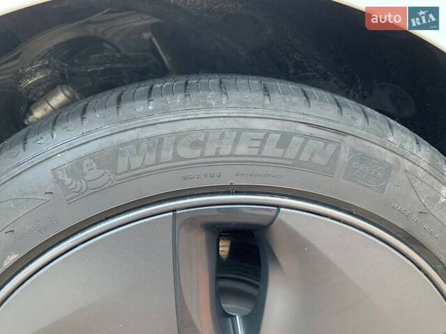 Белый Тесла Модель 3, объемом двигателя 0 л и пробегом 31 тыс. км за 32600 $, фото 25 на Automoto.ua