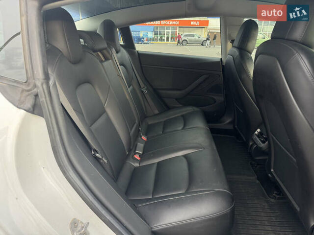 Белый Тесла Модель 3, объемом двигателя 0 л и пробегом 166 тыс. км за 14500 $, фото 23 на Automoto.ua