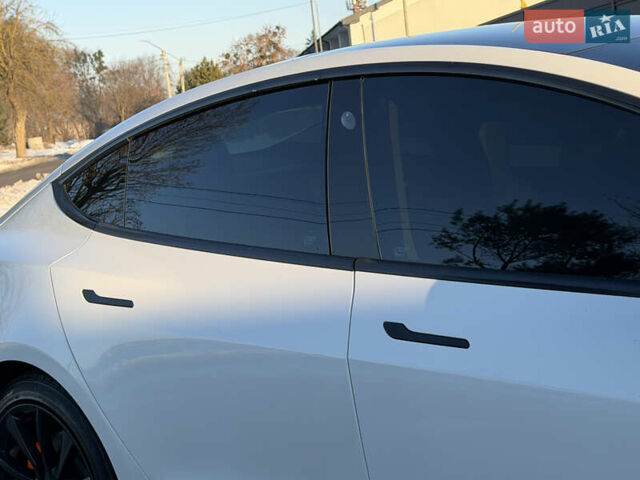 Білий Тесла Модель 3, об'ємом двигуна 0 л та пробігом 74 тис. км за 16500 $, фото 27 на Automoto.ua