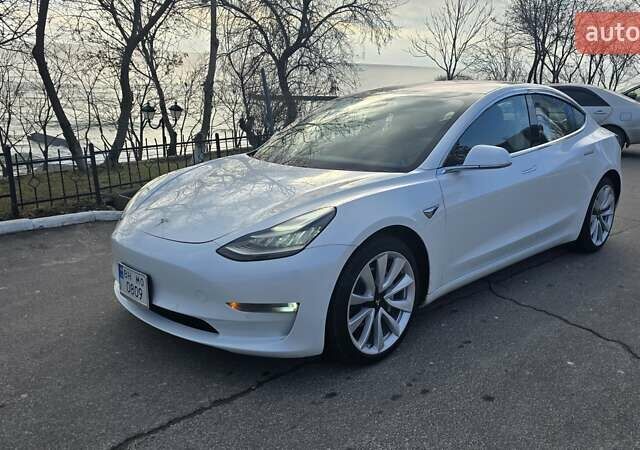 Белый Тесла Модель 3, объемом двигателя 0 л и пробегом 45 тыс. км за 16500 $, фото 1 на Automoto.ua