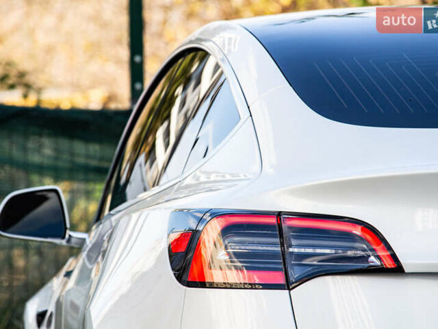 Белый Тесла Модель 3, объемом двигателя 0 л и пробегом 146 тыс. км за 17500 $, фото 17 на Automoto.ua