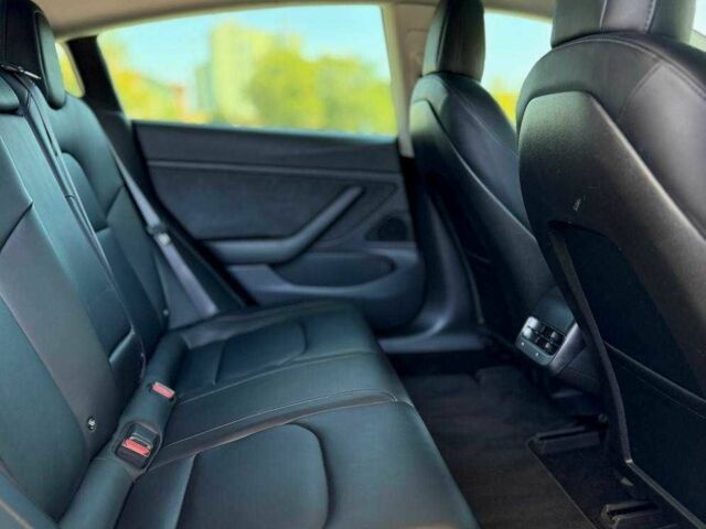 Белый Тесла Модель 3, объемом двигателя 0 л и пробегом 77 тыс. км за 21499 $, фото 20 на Automoto.ua