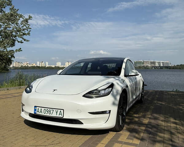 Белый Тесла Модель 3, объемом двигателя 0 л и пробегом 101 тыс. км за 14600 $, фото 5 на Automoto.ua