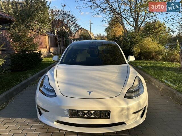 Белый Тесла Модель 3, объемом двигателя 0 л и пробегом 99 тыс. км за 19900 $, фото 2 на Automoto.ua