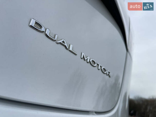 Белый Тесла Модель 3, объемом двигателя 0 л и пробегом 120 тыс. км за 17000 $, фото 26 на Automoto.ua