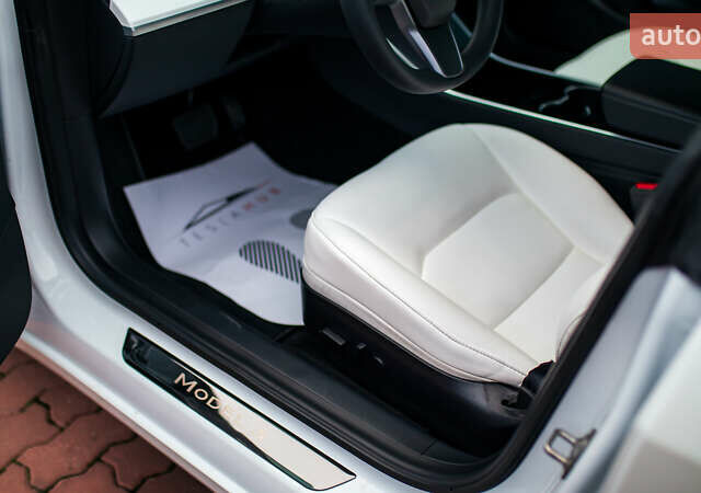 Белый Тесла Модель 3, объемом двигателя 0 л и пробегом 63 тыс. км за 15999 $, фото 51 на Automoto.ua