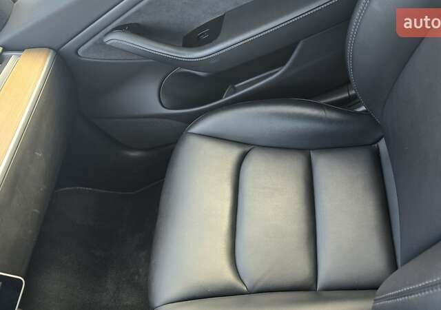 Белый Тесла Модель 3, объемом двигателя 0 л и пробегом 45 тыс. км за 16500 $, фото 16 на Automoto.ua